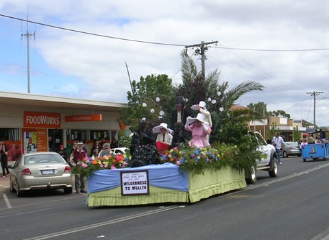 Wilderness to Wealth float on parade - Henly on Lake Wallace (2008).jpg
